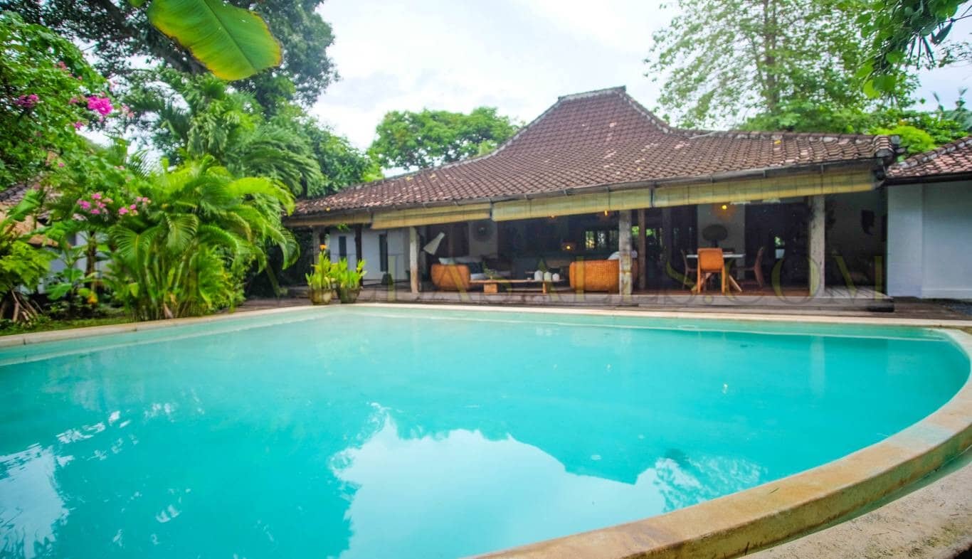 COMFORTABLE JOGLO VILLA IN UMALAS