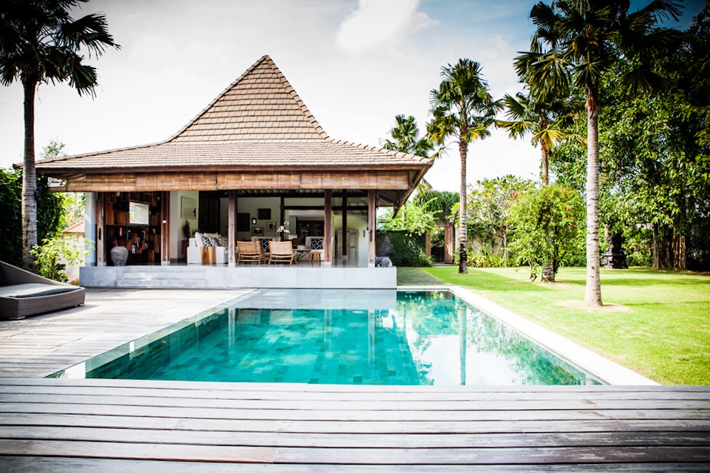 Two villas + Office on 1964 m2 land !
