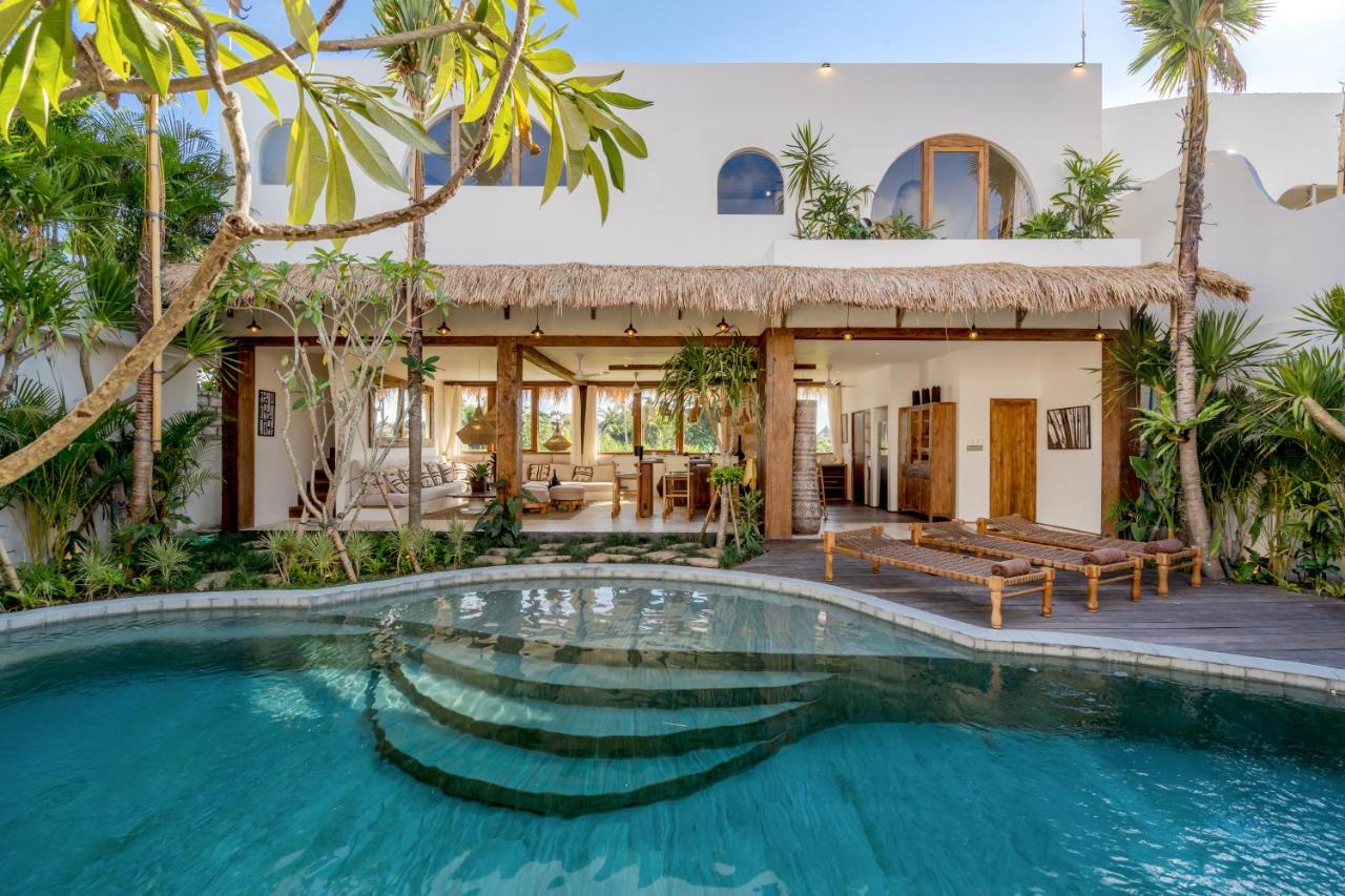 Charming 5-Bedroom Tropical Modern Villa in Kerobokan – A Family & Group Paradise