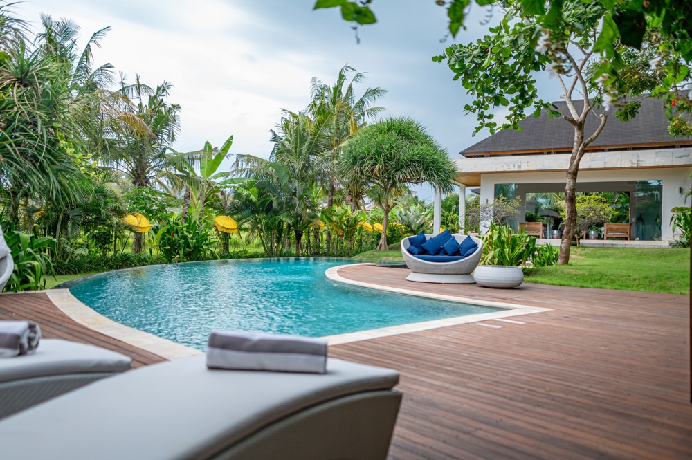 Stunning villa a minute away from the Beach!