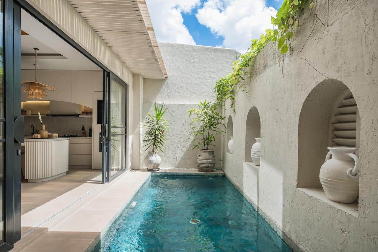 MODERN 2-BEDROOM TOWNHOUSE IN PERERENAN WITH LONG LEASE
