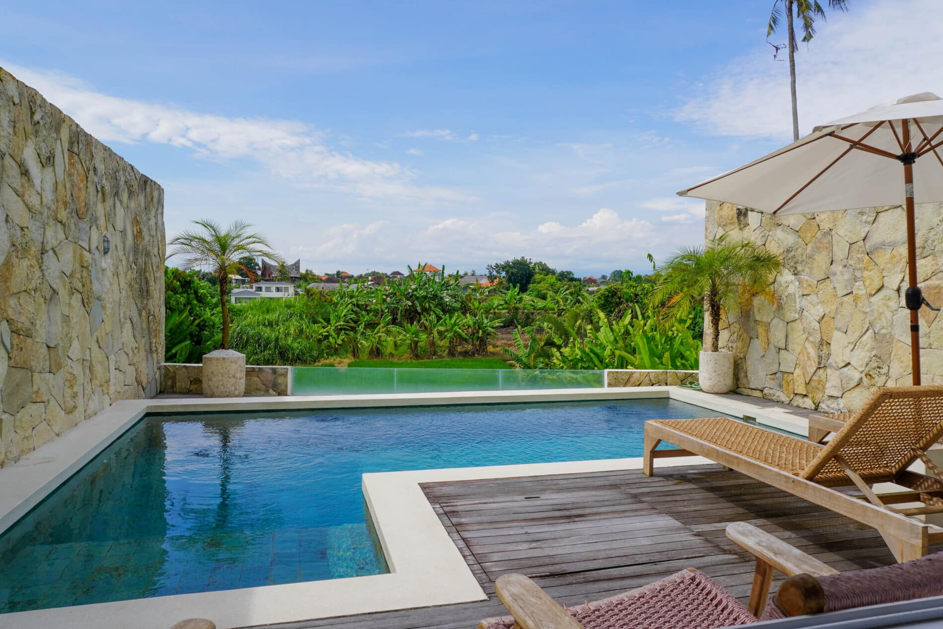 Rare 2 bedrooms villa overlooking ricefield