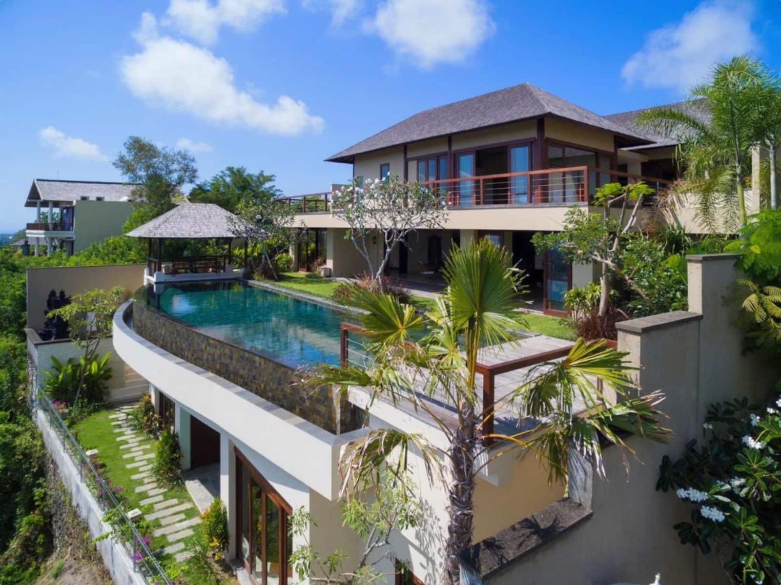 Majestic 5-Bedroom Cliff-Top Villa with Ocean Views in Jimbaran
